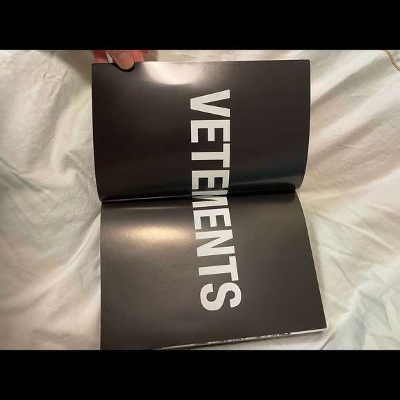 Rare vetements summercamp book 2016 first edition - Picture 3 of 8